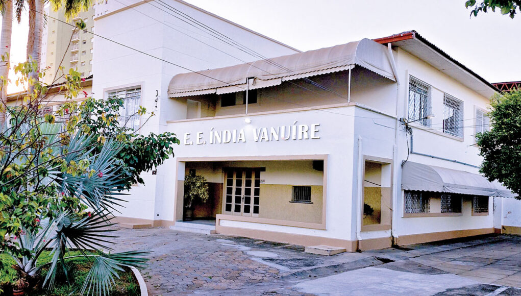 Fachada da Escola Estadual Índia Vanuíre, em Tupã, que deve adotar o modelo cívico-militar a partir de 2026