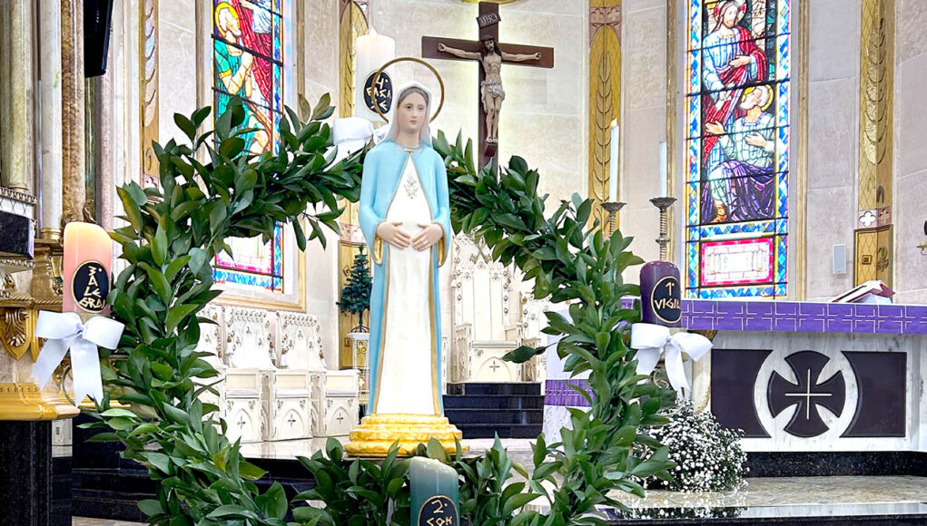 Horários das missas de Natal e Ano Novo na Matriz São Pedro Apóstolo em Tupã, presépio e celebrações para a comunidade.