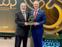 Sicredi Centro Oeste Paulista é destaque nacional no Prêmio SomosCoop Excelência em Gestão 2025 Dr. João Salvi, presidente, e Ildo Wilde, diretor executivo, recebem troféu em Brasília